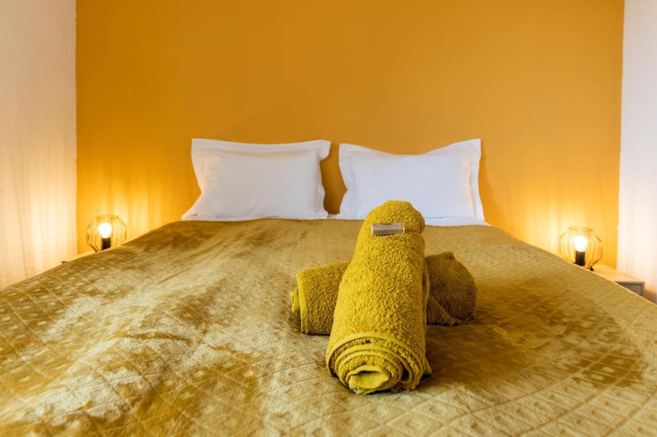 Bed and Breakfast Domaine Du Coq En Pat Augerolles Екстер'єр фото