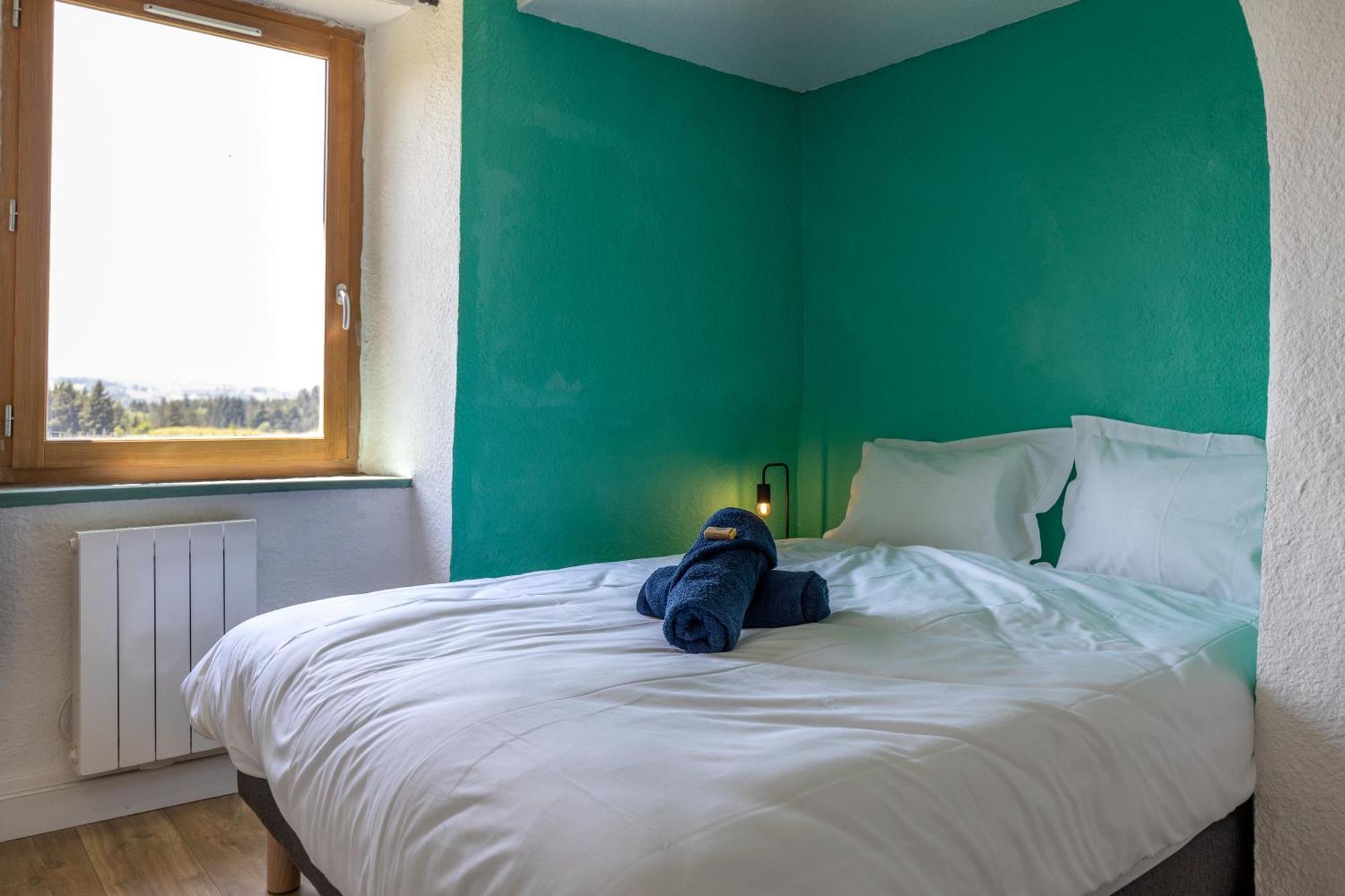 Bed and Breakfast Domaine Du Coq En Pat Augerolles Екстер'єр фото